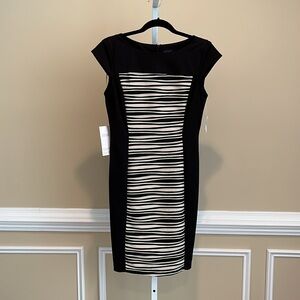 Gabby Skye Black and Cream Cap Sleeve Dress Size 6